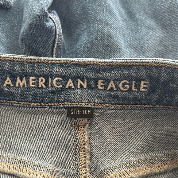 American Eagle Distressed Stretch Blue Mom Jeans sz 6 - Picture 14 of 14